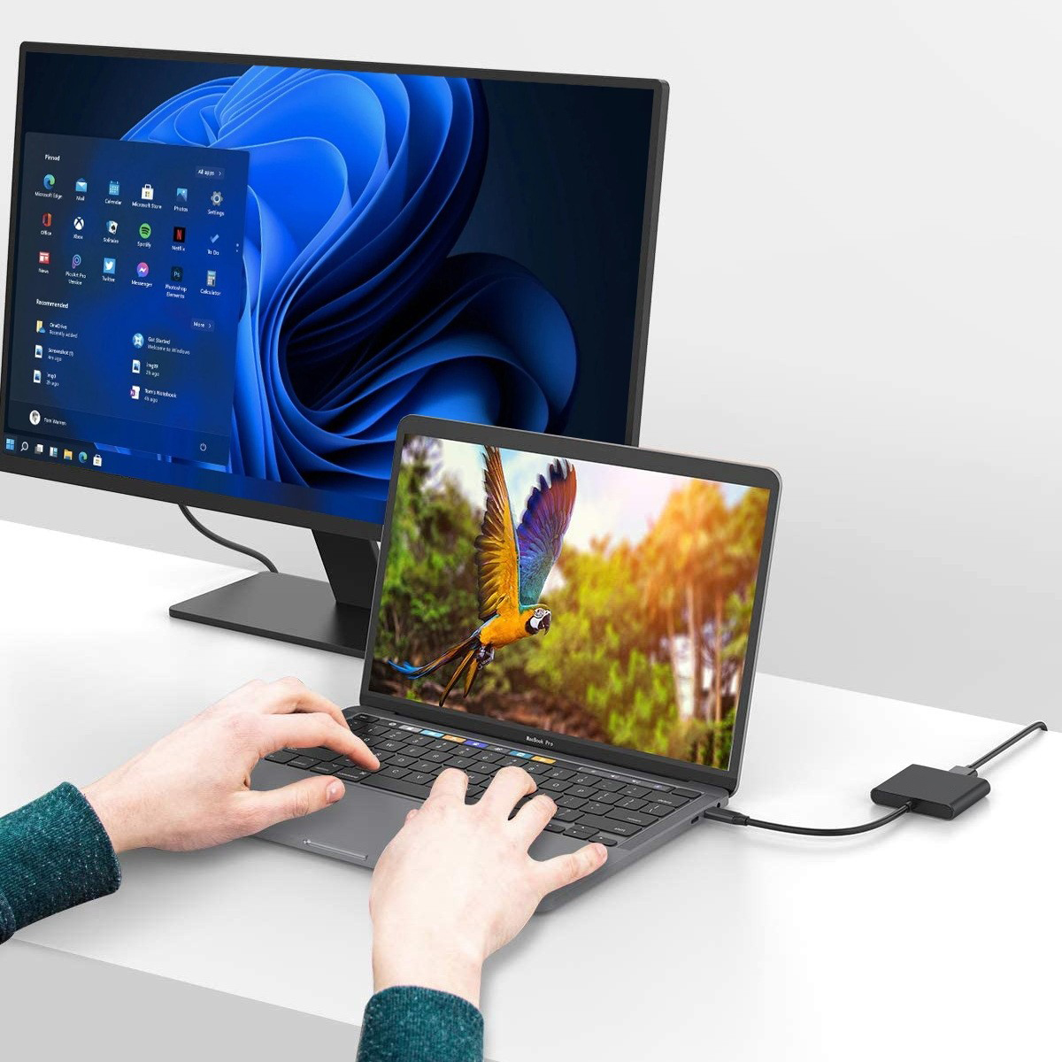 Game console screen mirroring